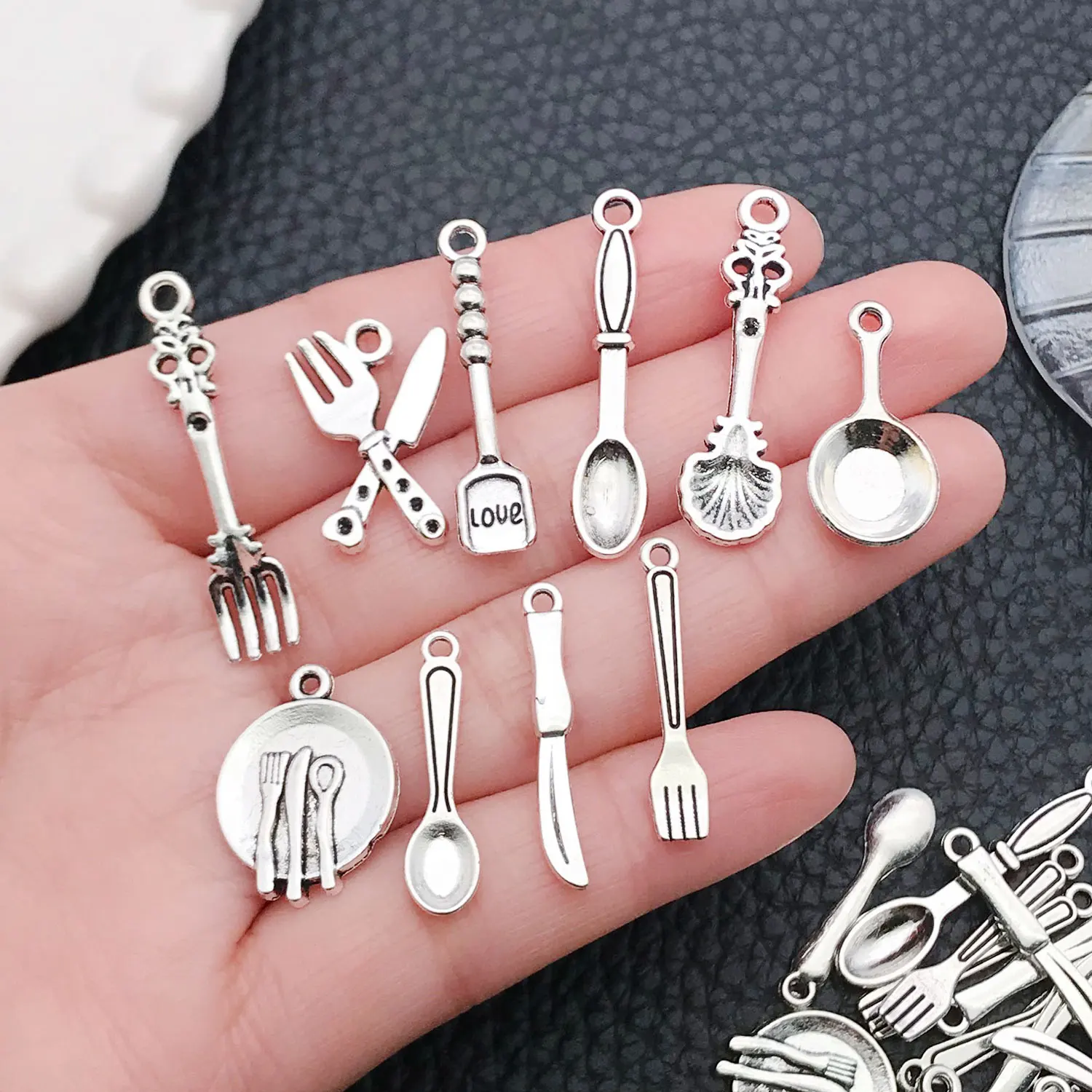 10/20/100 pcs Hot-Selling Antique Silver Alloy Realistic Cutlery Knife Fork Spoon Series Pendant Charms for DIY Bracelet Ornamen