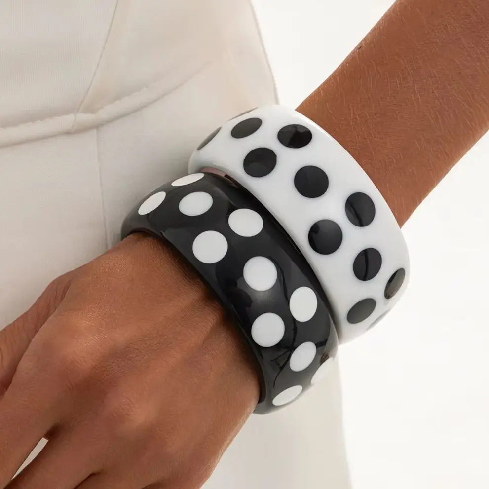 KunJoe 2Pcs/Set Retro Black White Acrylic Resin Round Cuff Bangle Women Fashion Resin Stack Wide Bracelet Statement Jewelry Gift