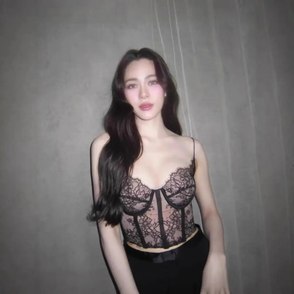 

24aw Sexy Fishbone Eyelash Lace Camisole Vest Black And White Heavy Industry Po * M Detail Women's Fashion Top