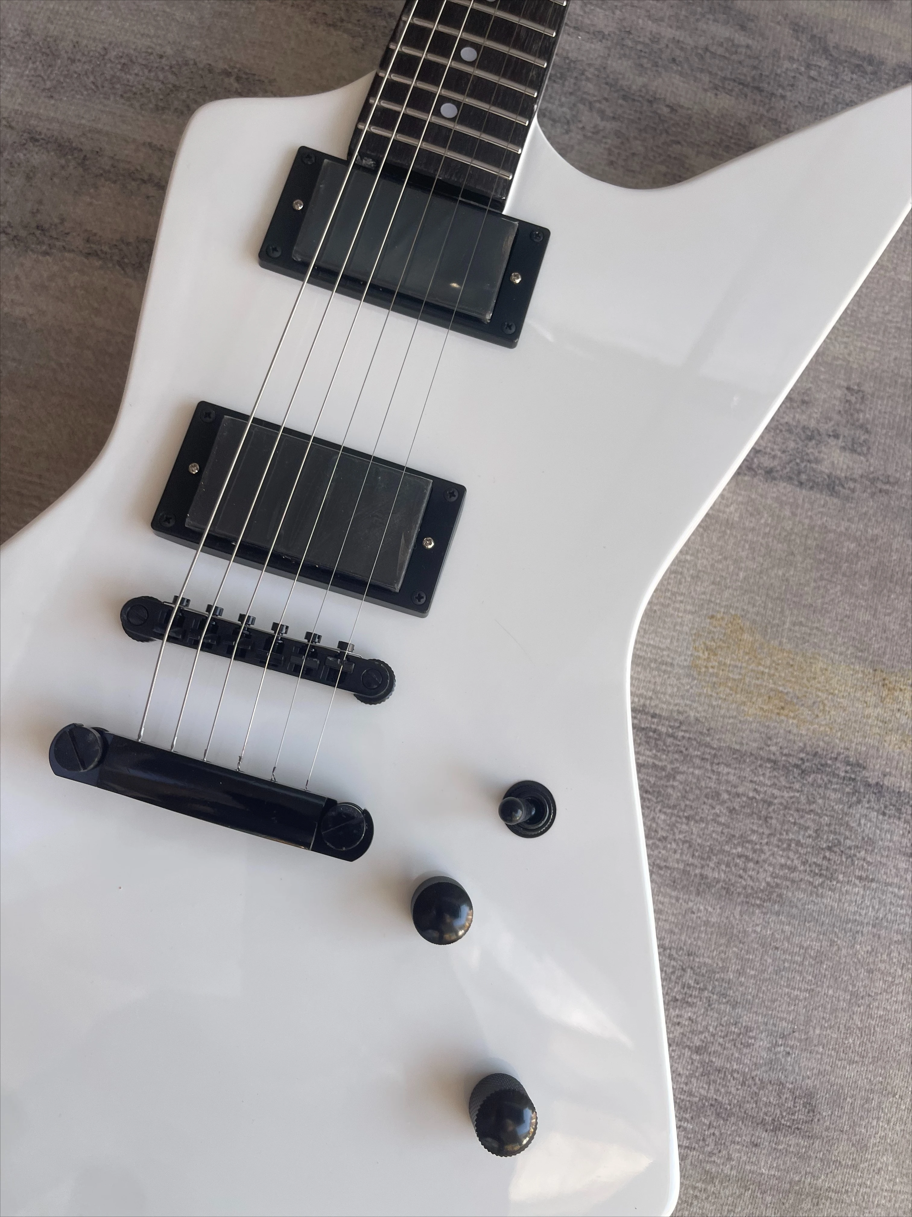Gloss White E Shape Electric Guitar Dual Active High Output Humbucker Pickups Black Hardware Metal Thrash Guitar Free Shipping