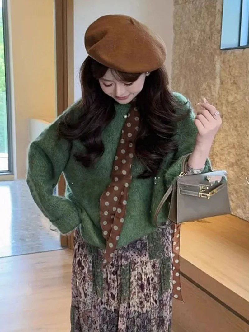 

French Style Retro Purple Round Neck Pullover Sweater Women Autumn New Female Loose and Lazy Advanced Interior Knit Sweater