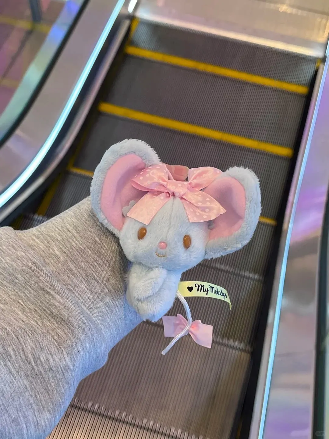 Cute Frando Mouse Plush Keychain with Bowknot Adorable Cartoon Mouse Stuffed Pendant for Bags Keys Perfect Gift for Soft