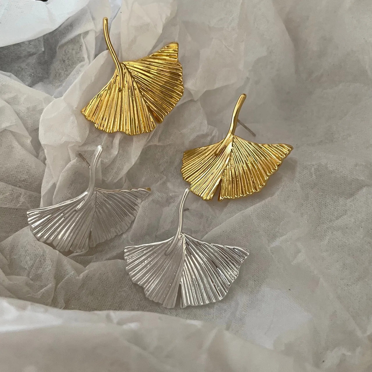 

ins niche personality design ginkgo leaf big earrings exaggerated shape metal leaf fashion all-match earrings for women