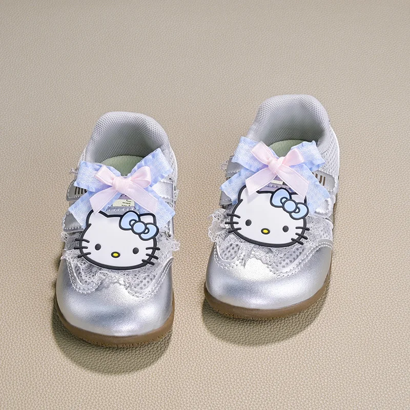 

Детская повседневная обувь ​ Кроссовки из искусственной кожи с бантом Hello Kitty, весенние туфли для девочек, противоскользящие, с мягкой подошвой, серебристые, размер 22-31
