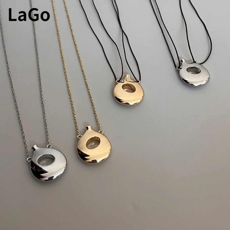 

Fashion Jewelry Vintage Temperament Metal Hollow Solid Perfume Bottle Pendant Necklace For Women Party Gifts 2025 Trend New