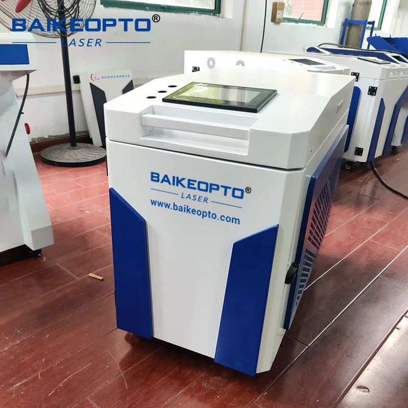 Mesin Pembersih Laser Serat Kontinu 1500w 2000w 3000w untuk Membersihkan Cetakan Ban dan Cetakan Makanan Penghilang Karat