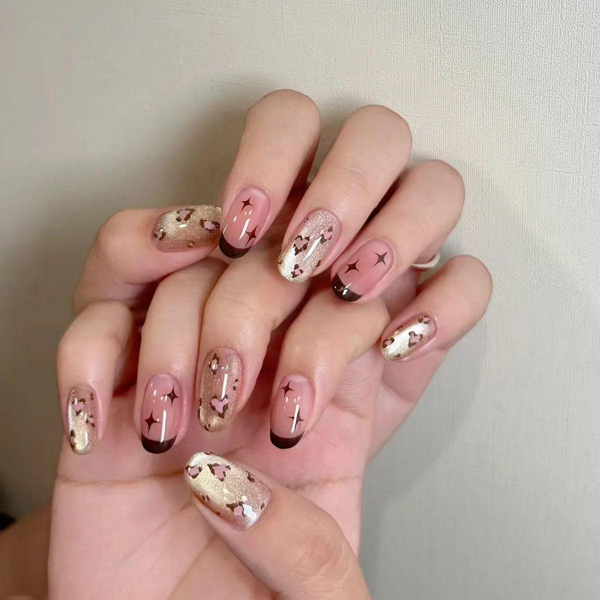 24 pièces tête ronde courte presse sur ongles avec poudre rouge brillante conception faux ongles strass portable couverture complète faux ongles conseils Art