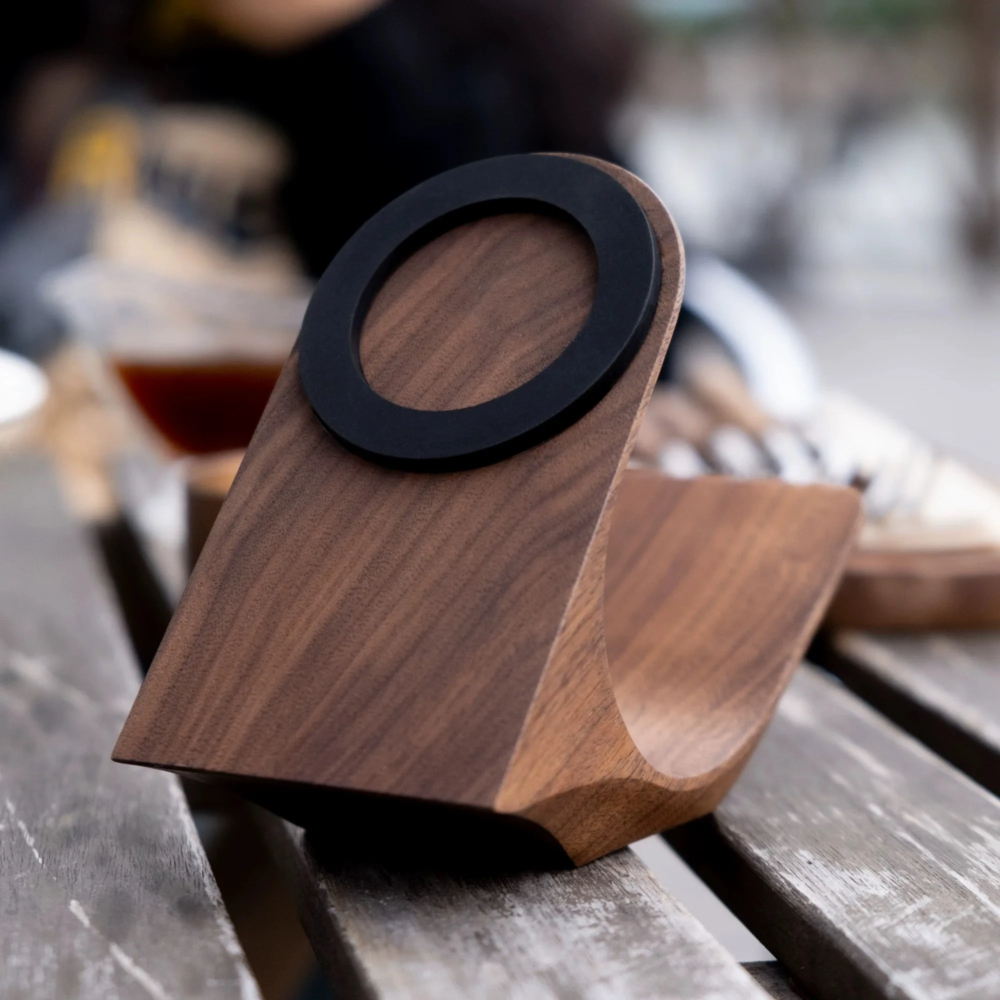 アップルとアンドロイドの携帯電話に適したmagsafe無垢材の携帯電話ホルダー