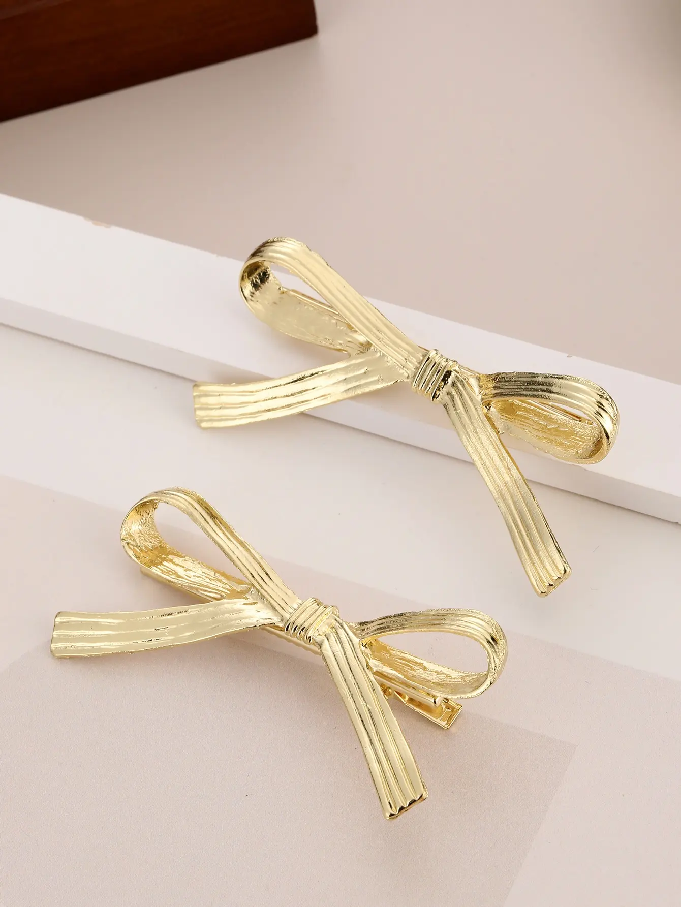 

2pcs Metallic Bow Hair Clip For Girls Cute Valentine's Day Claw Clips Hair Claws Hair Barrettes, School Stuff, Elegant, College