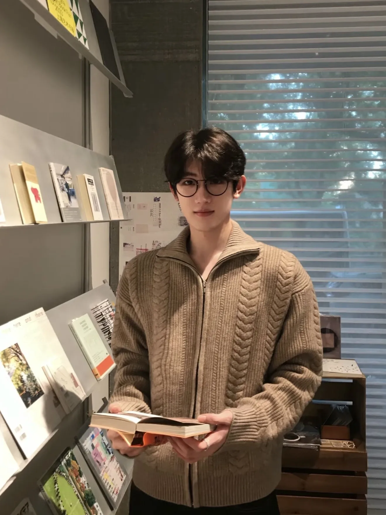 

American Sle Retro Knitted irt Men's Autumn Winter Floral Texture Stand Collar Casual Sweater Boy's Loose Fit Long Sve