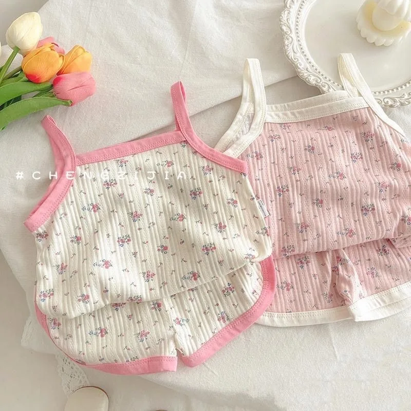 conjunto-de-verao-em-duas-pecas-para-meninas-camiseta-de-manga-curta-e-shorts-pijamas-para-bebes-com-ar-condicionado