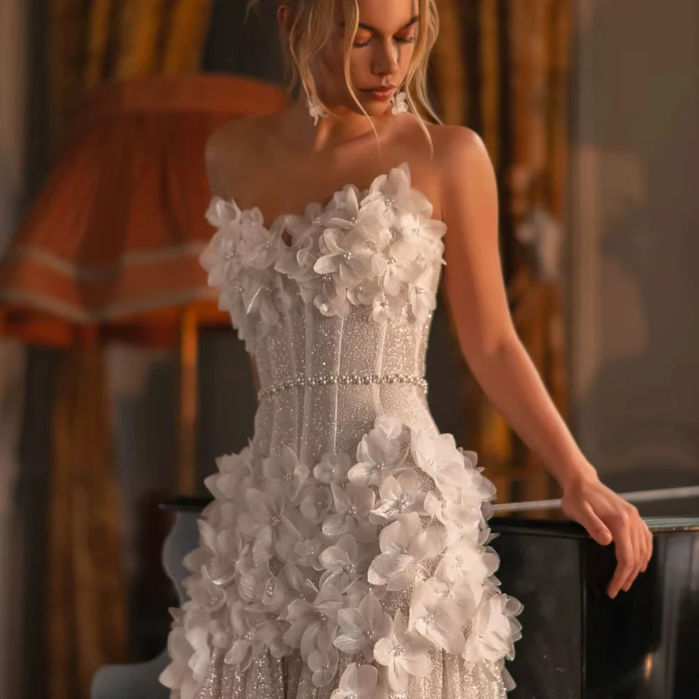 Aangepaste glitter 3D bloemen trouwjurk voor vrouw bruid elegante dromerige strapless bruidsjurk 2026 mouwloze bruidsjurk