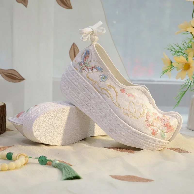 2026 Women's Chinese Peony Embroidery Hanfu Shoes Platform Inner Height Soft Sole White Comfortable Traditional Footwear Q-912