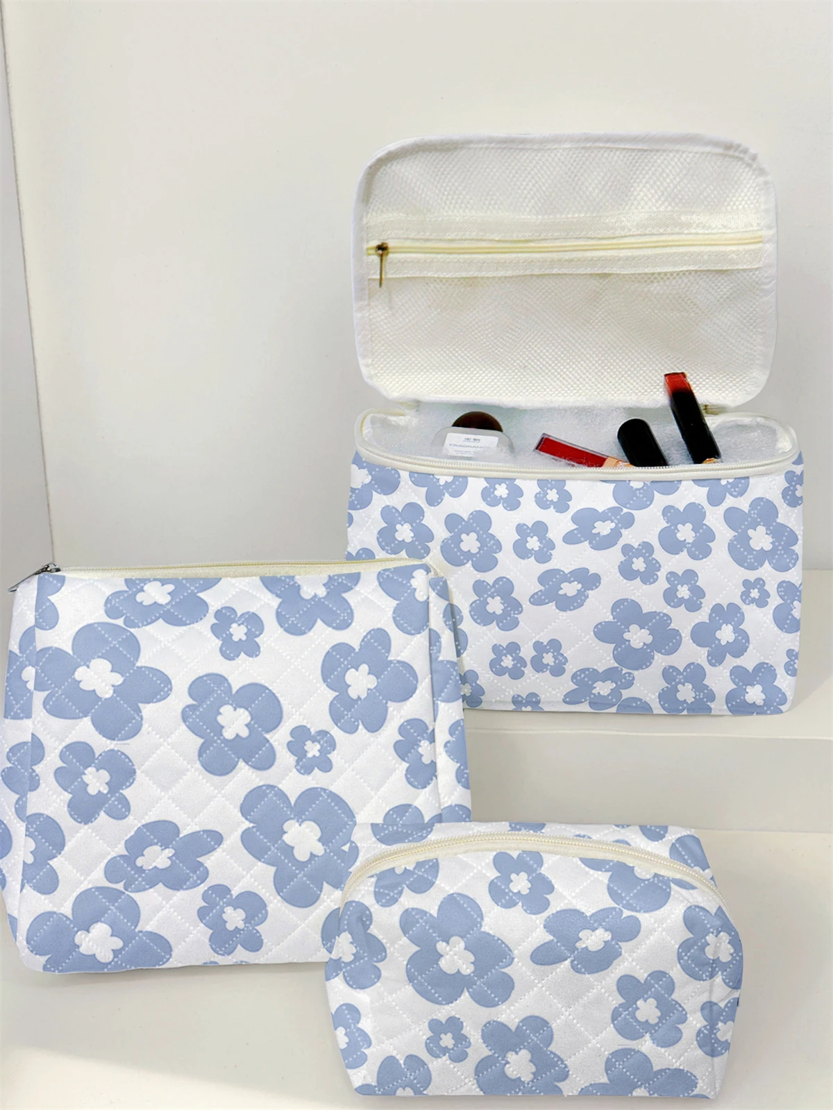 

1 Set Portable Makeup Bag, Large Capacity Design, Easily Accommodate Your Cosmetics, Lightweight And Portable For Storing Cosmet