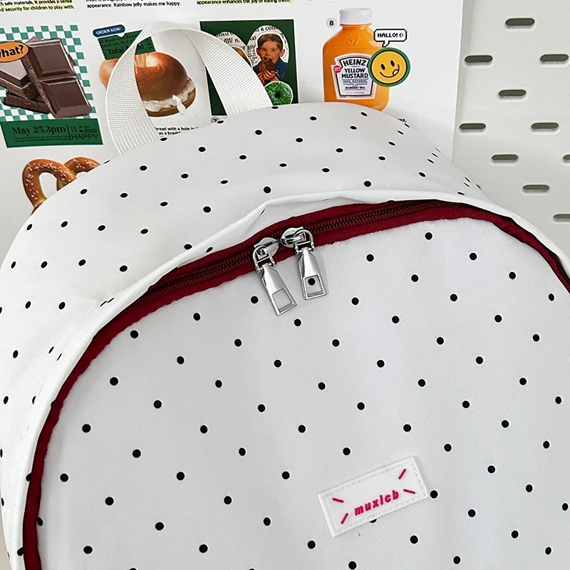 حقيبة ظهر الطالب مخططة من النايلون 2025 بساطة جديدة بلون سادة حقيبة ظهر عالية السعة للسفر خارج حقيبة ظهر متعددة الاستخدامات