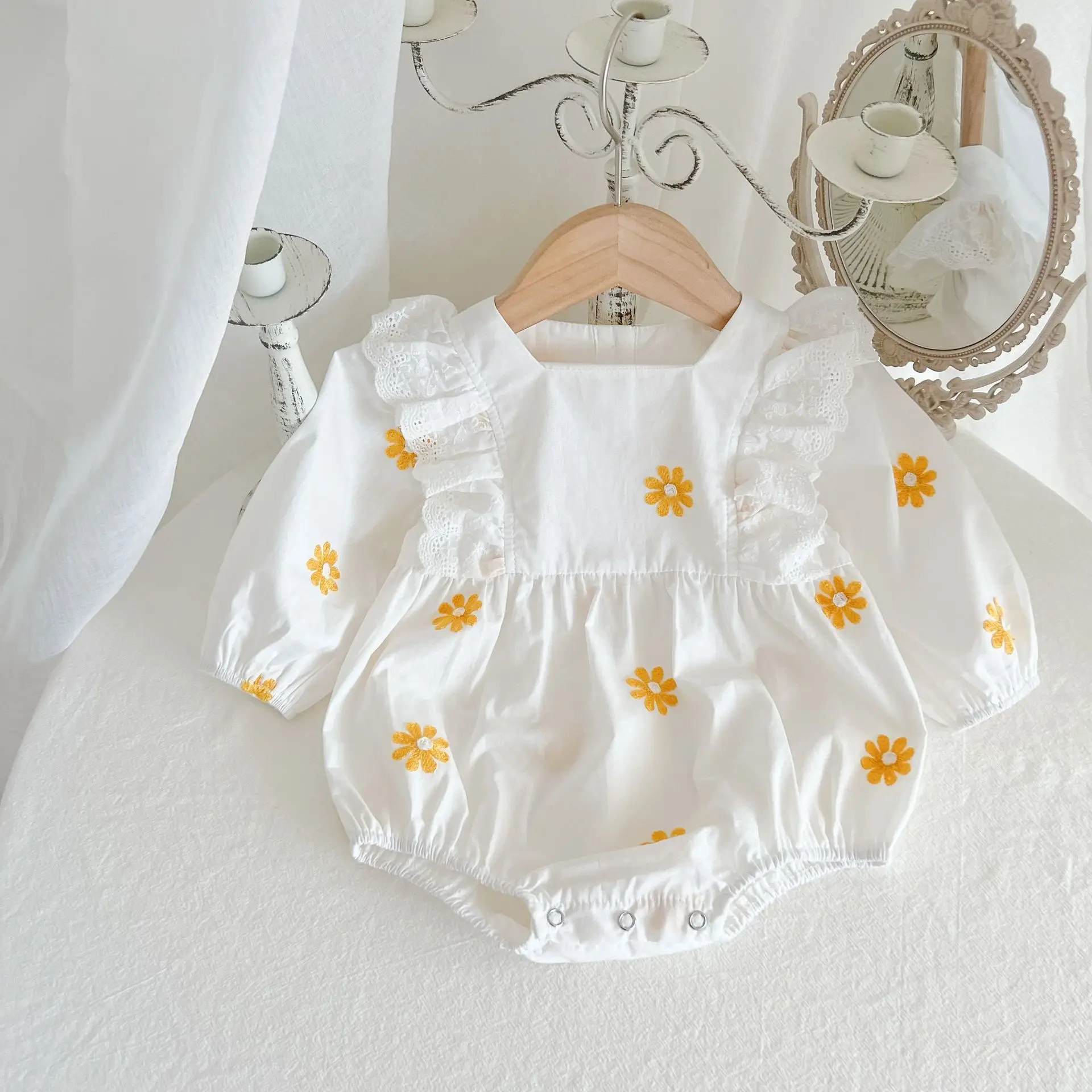 Baby Girl Clothes Autumn New Sweet Daisy Embroidery Long Sleeve Romper First Year Climbing Jumpsuits Bodysuit New Born Items