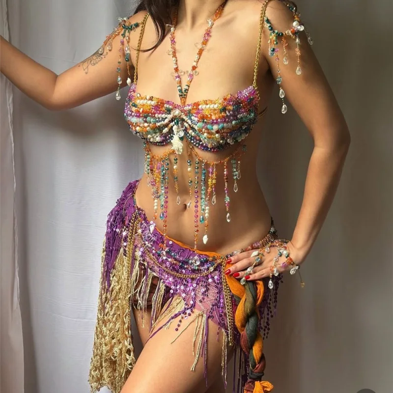 

The New Pearl Tassel Body Chain Halterneck Is Worn with A Trendy Chest Strap