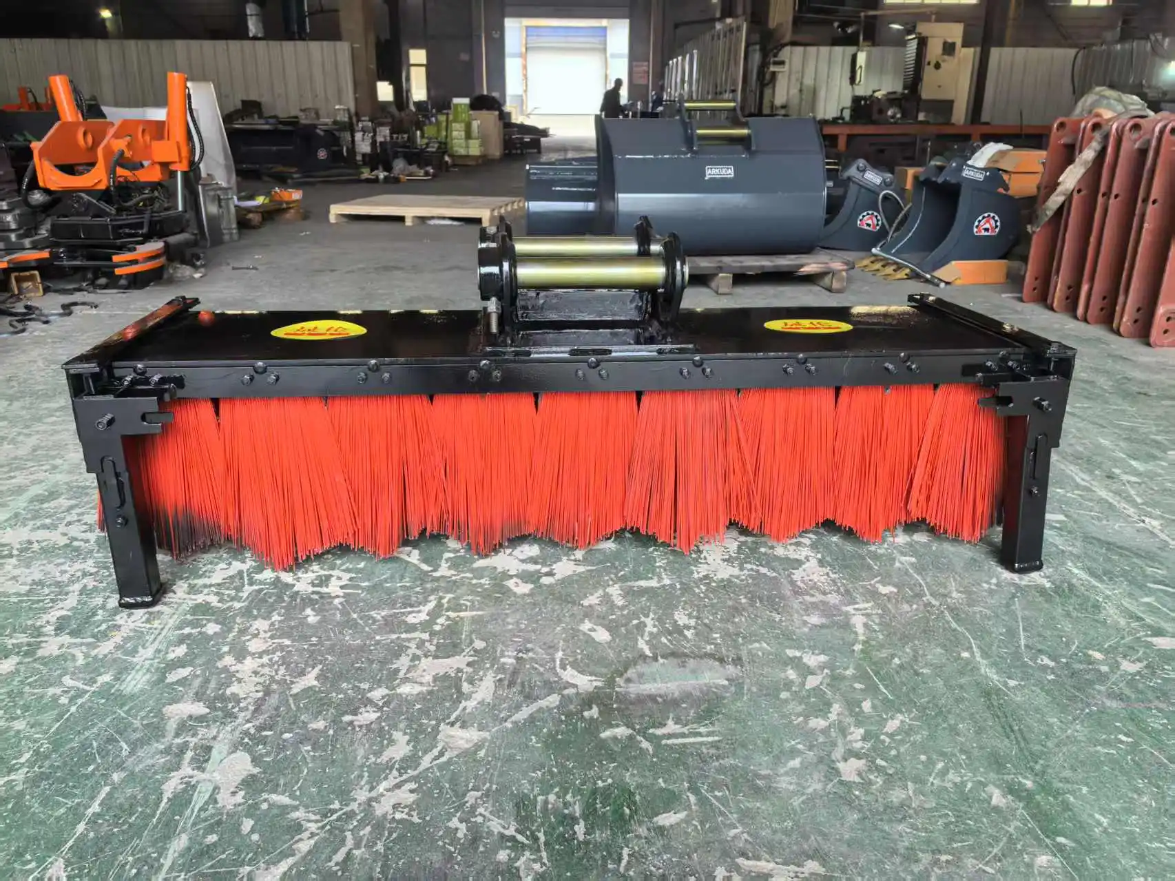 New Efficient Construction Machinery Attachments Farm Applicable Sweeper Cleaning Brush