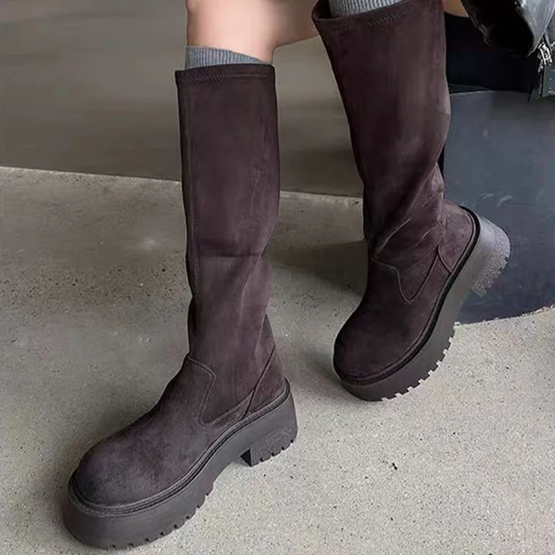 

Высокие сапоги на плоской подошве и платформе, женская модная замшевая обувь до колена, зимние мотоциклетные ботинки 2025, новые прогулочные трендовые уютные Mujer Botas