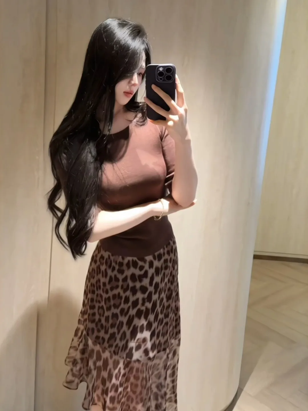 

Cafe Au Lait round Neck Short Sleeve Leopard Print Skirt Two Piece Set Women's Summer Slimming Fashionable Ensemble