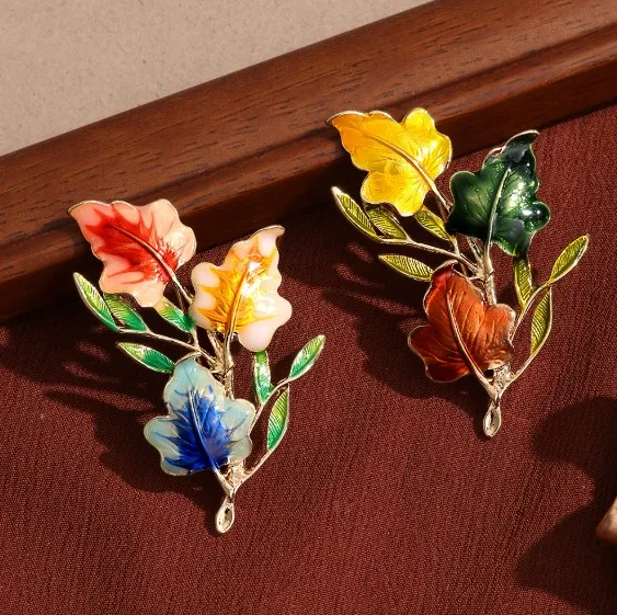 

Imitation enamel colored leaf brooch, fashionable retro high-end clothing accessories, chest flower brooch, anti glare