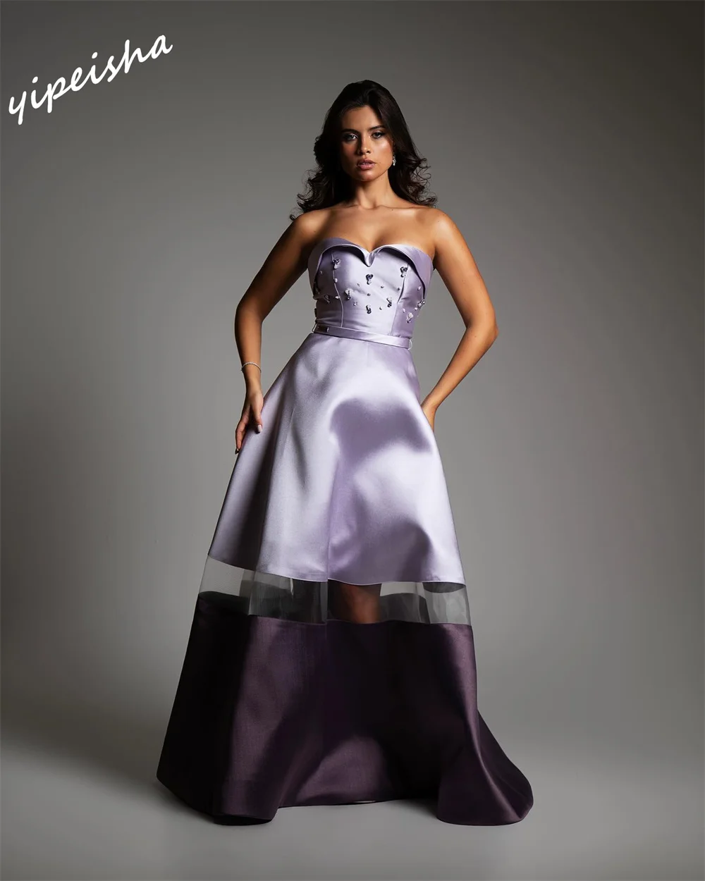 Exquisites herzförmiges Ballkleid, bodenlang, Strass-Satin, individuell gestaltet