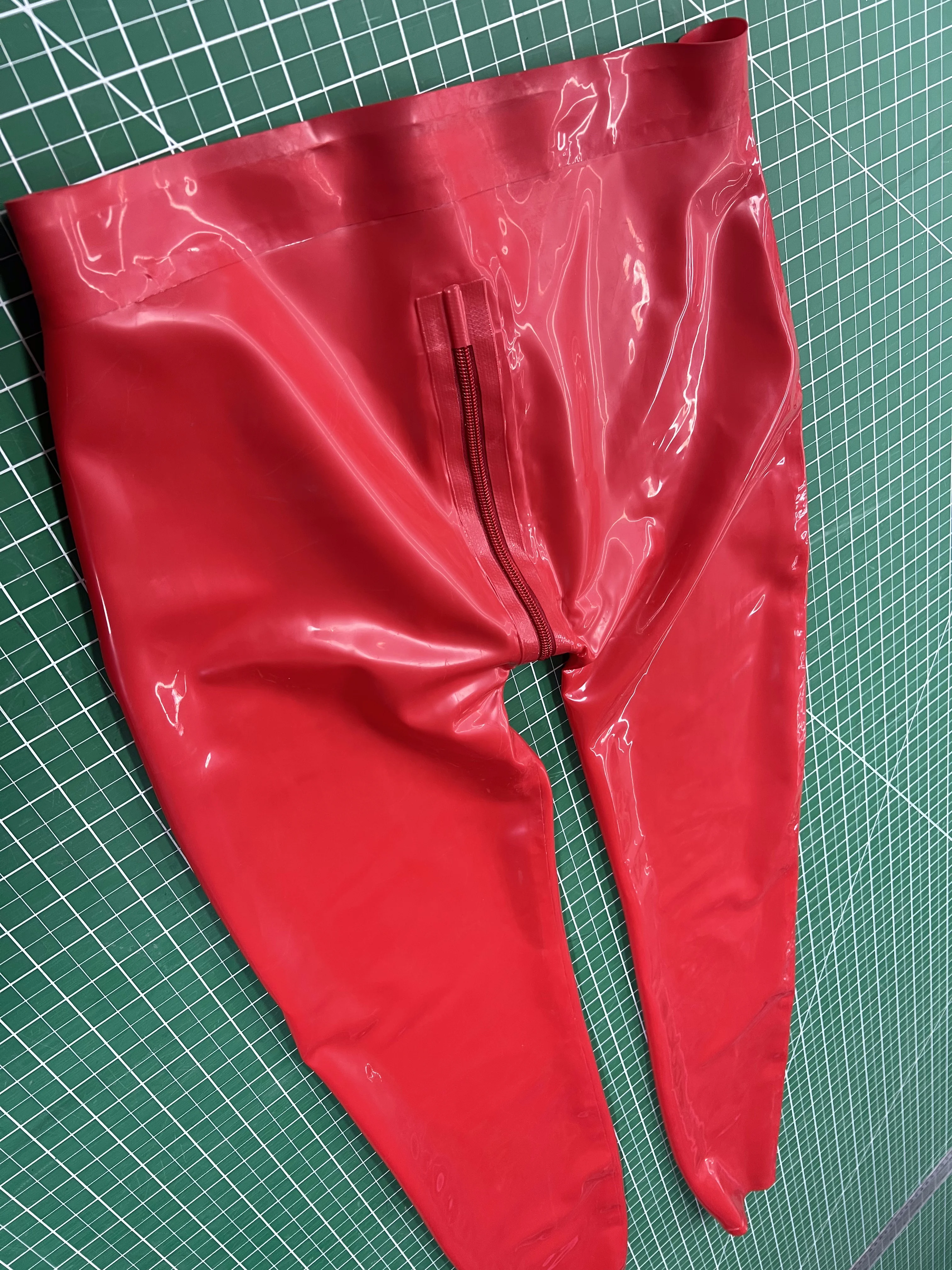 

Mens Red Latex Leggings with Built In Zipper Contour Pouch Natural Rubber Pants Party Cosplay ﻿
