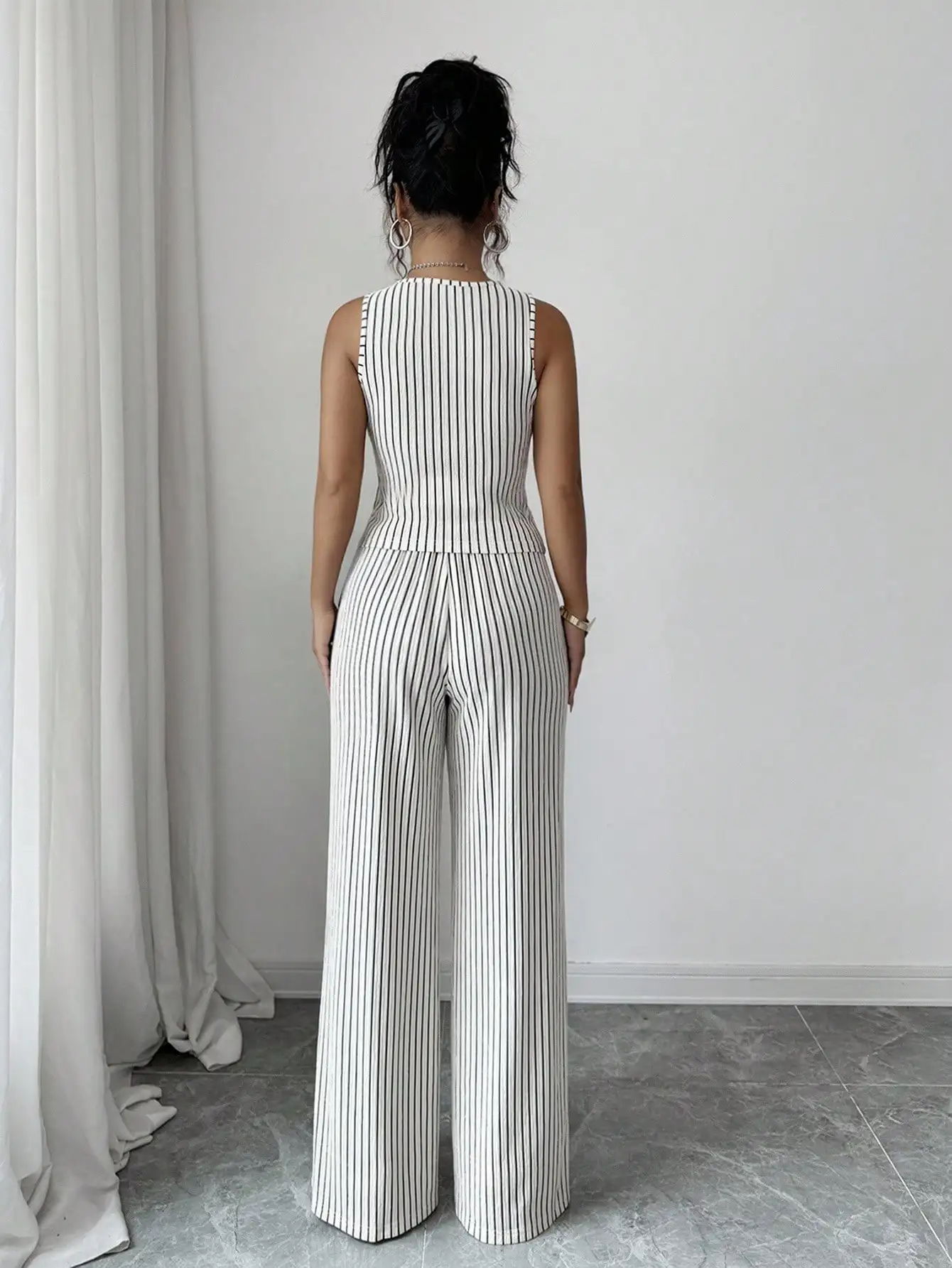 Conjunto Feminino Listrado de 2 Peças: Top Sem Mangas com Botões e Calças de Cintura Alta com Pernas Largas, Estilo Elegante para o Dia a Dia