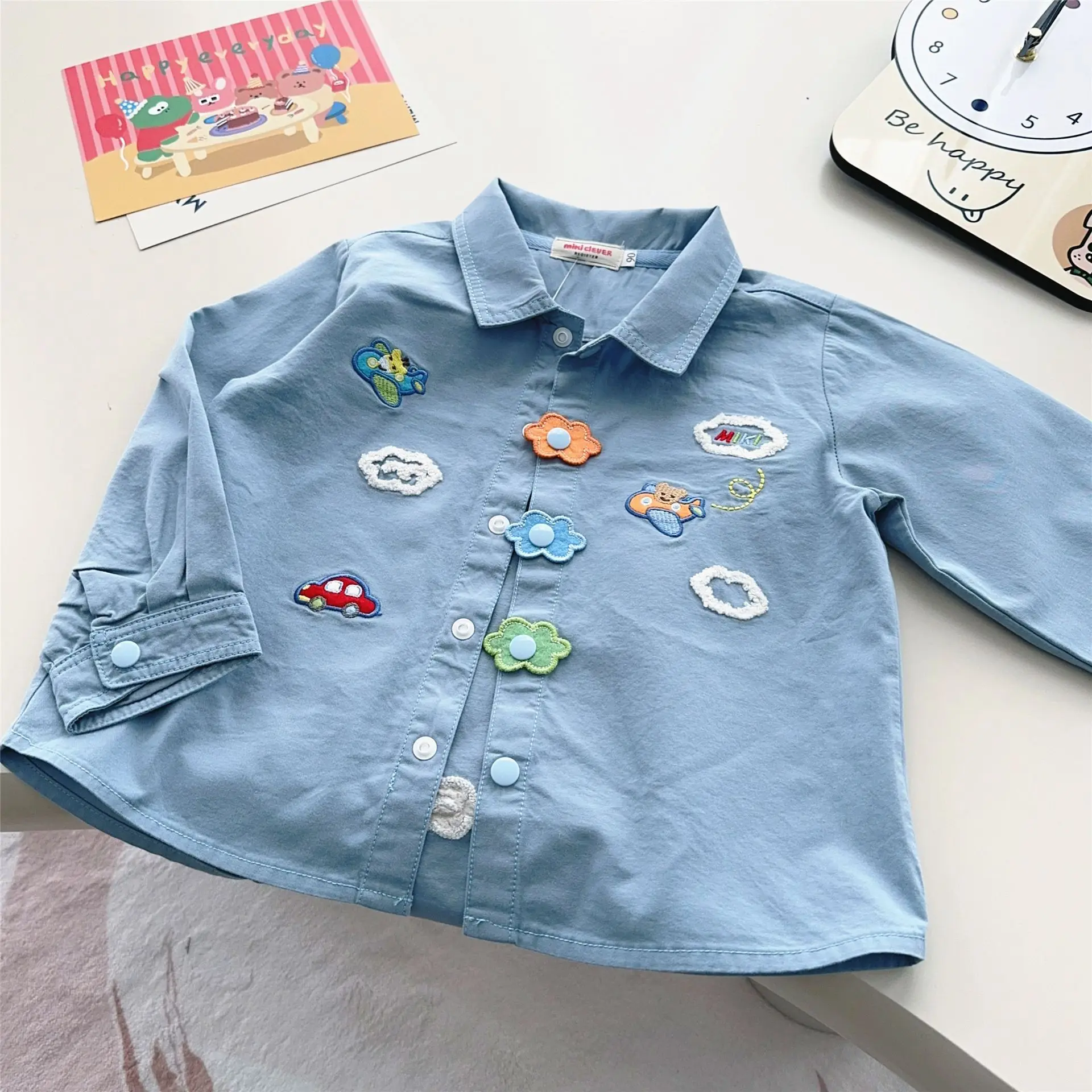 Ropa japonesa para niños, 25 artículos nuevos de primavera, camisa holgada con bordado de solapa para hombres y mujeres, camisa de dibujos animados voladores de oso de peluche
