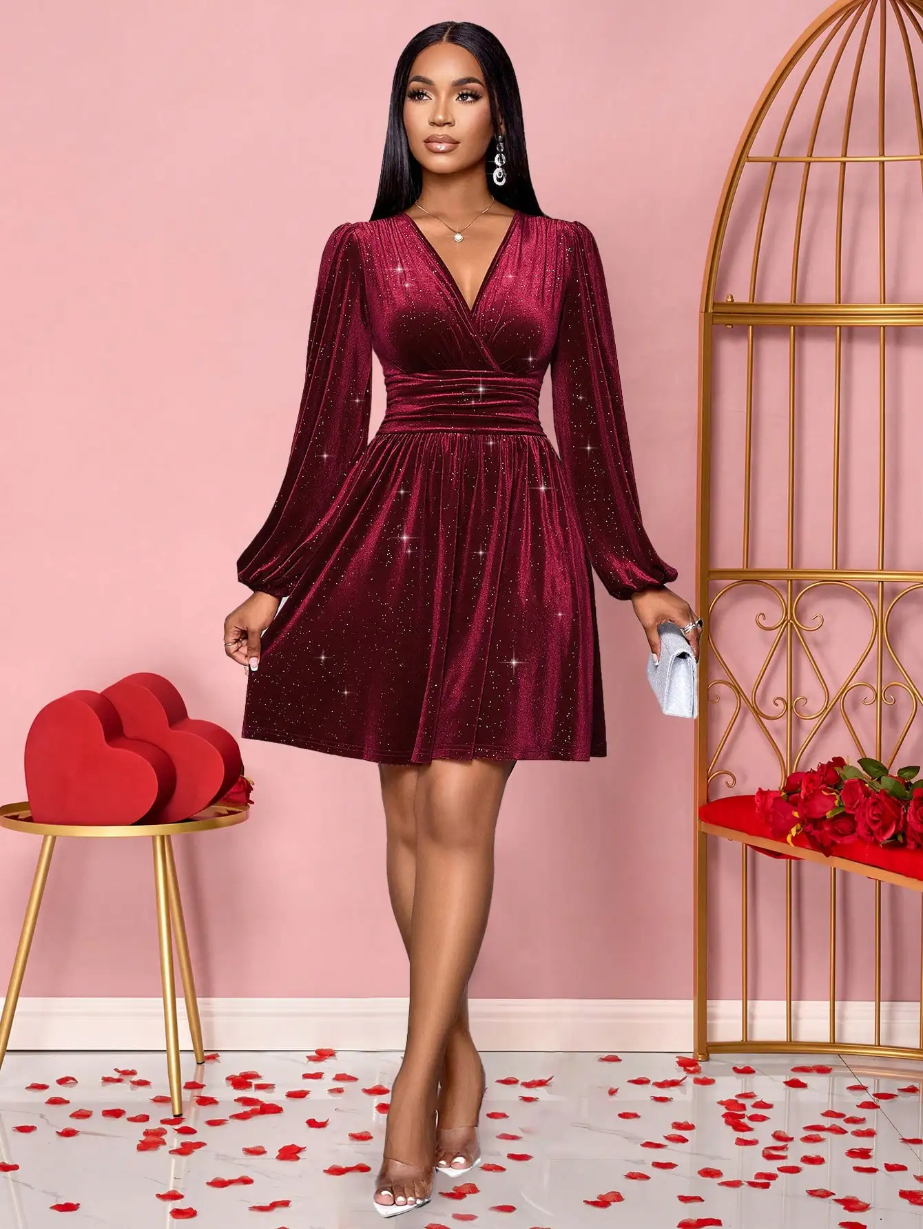 

Бордовое бархатное мини-платье с V-образным вырезом, длинными рукавами и пайетками для праздничных вечеринок
