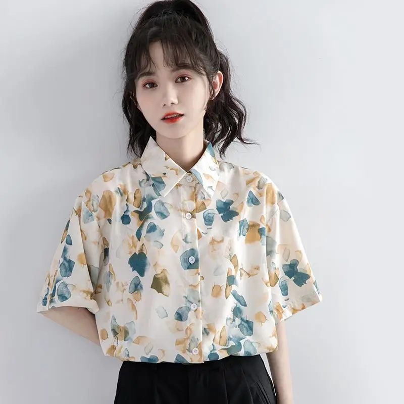 

New Hong Kong Style Short-sleeved Floral Shirt for Spring and Summer, Thin Women's Design Feels Niche and Loose