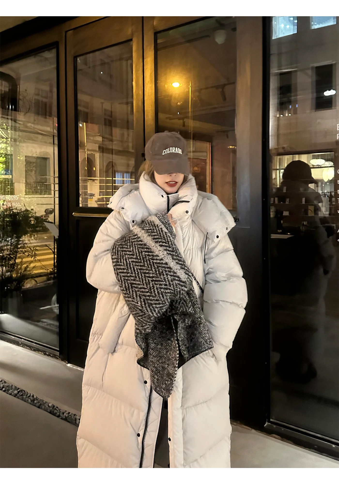 High-end Advanced Warm Extra Long Down Jacket Over The Knee 2026 New Winter Thickened Large Hooded Cotton Jacket for Women
