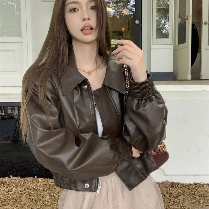 Chaqueta de cuero corta estilo retro vintage color moca para mujer, estilo motociclista americano, con cremallera, puños elásticos, ropa casual de calle. 1
