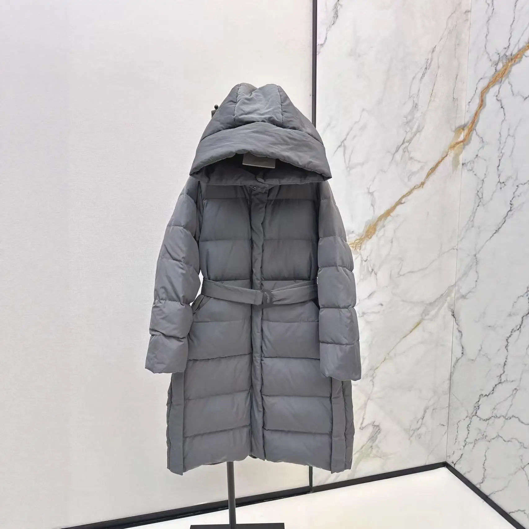 

Женская пуховая куртка на осень-зиму с утяжкой на талии, модная, с капюшоном, длинными рукавами, стильная, новинка ранней весны