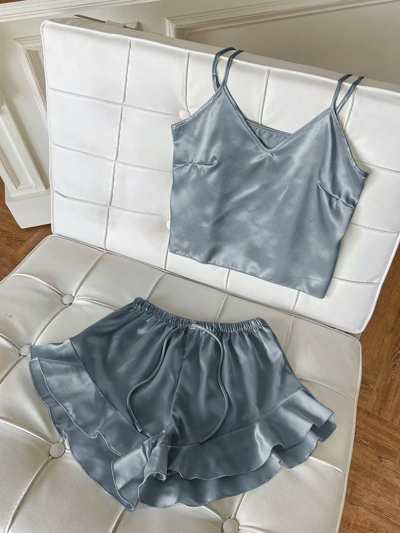 Solides Satin-Pyjama-Set mit V-Ausschnitt, Cami-Oberteil, Rüschen-Shorts, Damen-Nachtwäsche, Loungewear – Detail 14