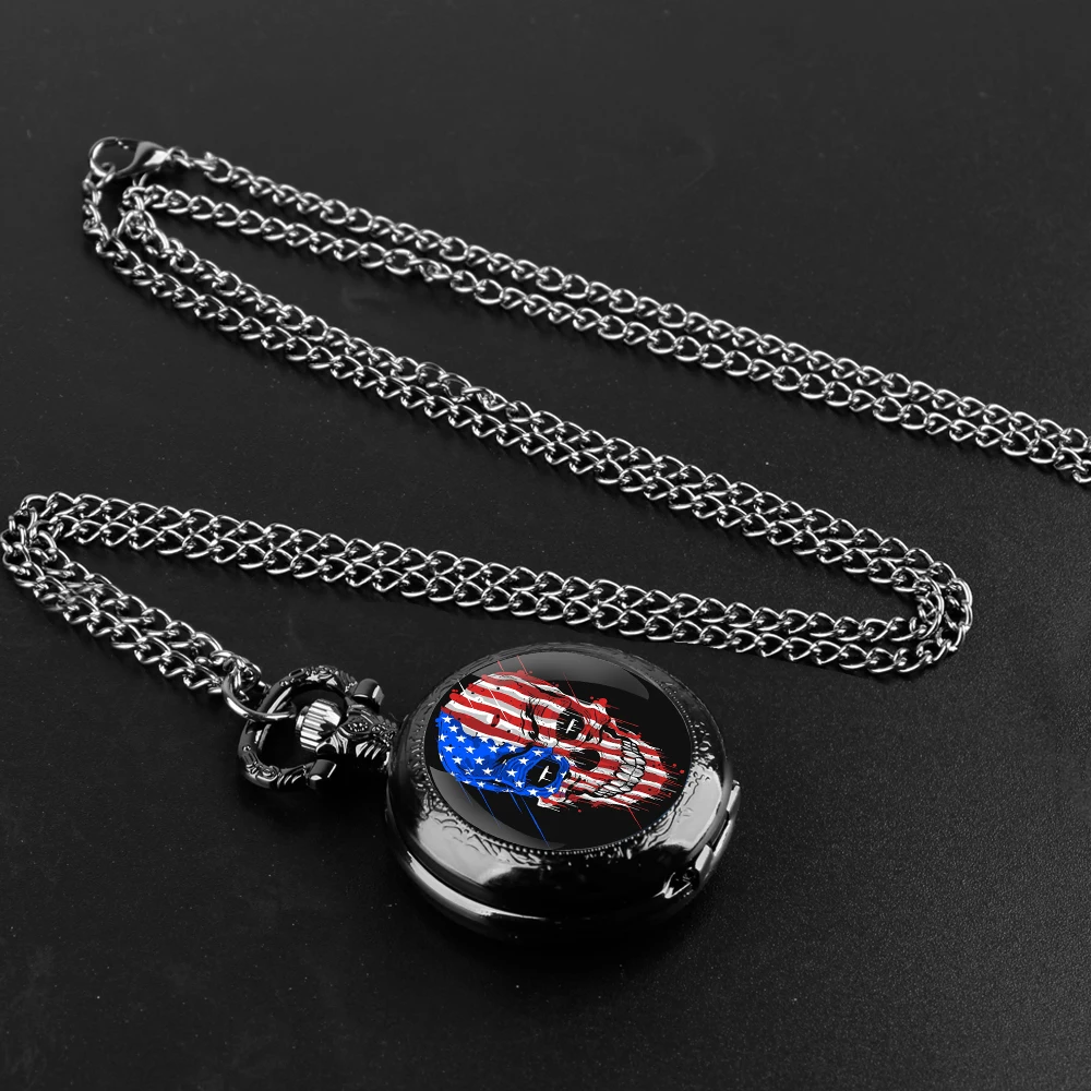 Jam tangan saku kuarsa kubah kaca desain tengkorak bendera Amerika klasik untuk pria dan wanita hadiah Aksesori kalung angka Arab