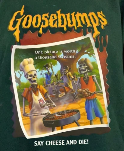 Футболка в стиле ретро 90-х с изображением гусиных ударов Футболка в стиле ретро 90-х с изображением гусиных ударов