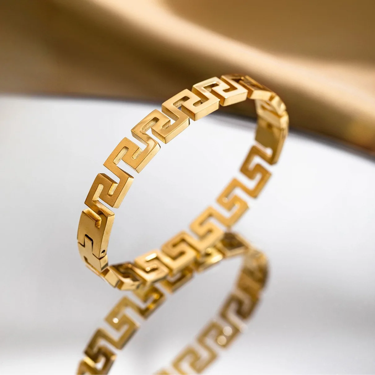 Fashion Bangle temperament niche bracelet light luxury fashion jewelry factory wholesale image 5