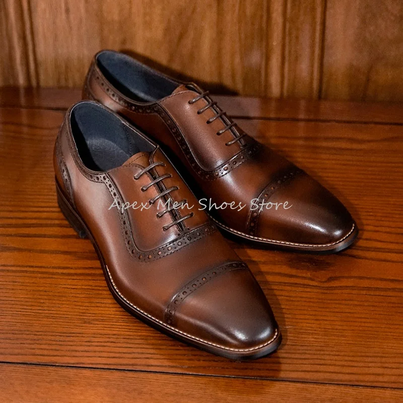 Zapatos formales de estilo británico tallados para hombre, zapatos Oxford de suela blanda de cuero genuino informales de negocios hechos a mano, zapatos de boda