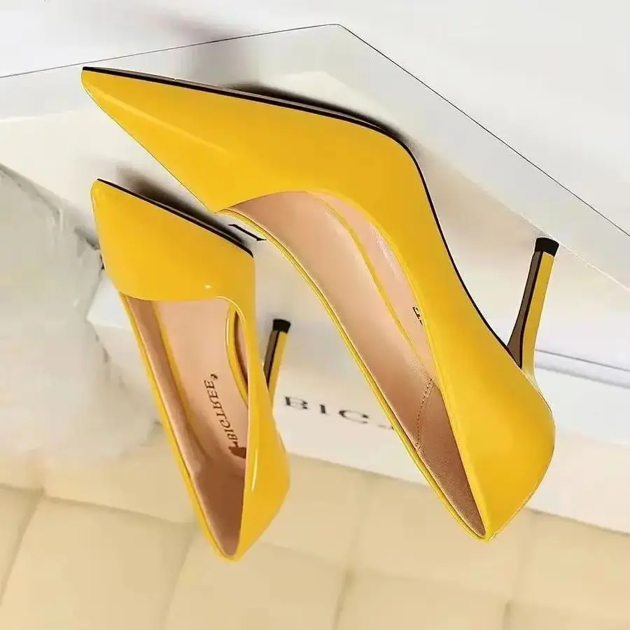 

Женская мода, простые карьерные туфли-лодочки на тонком высоком каблуке 8,5 см с острым носком, темпераментные глянцевые женские туфли из лакированной кожи, зеленый верблюжий цвет