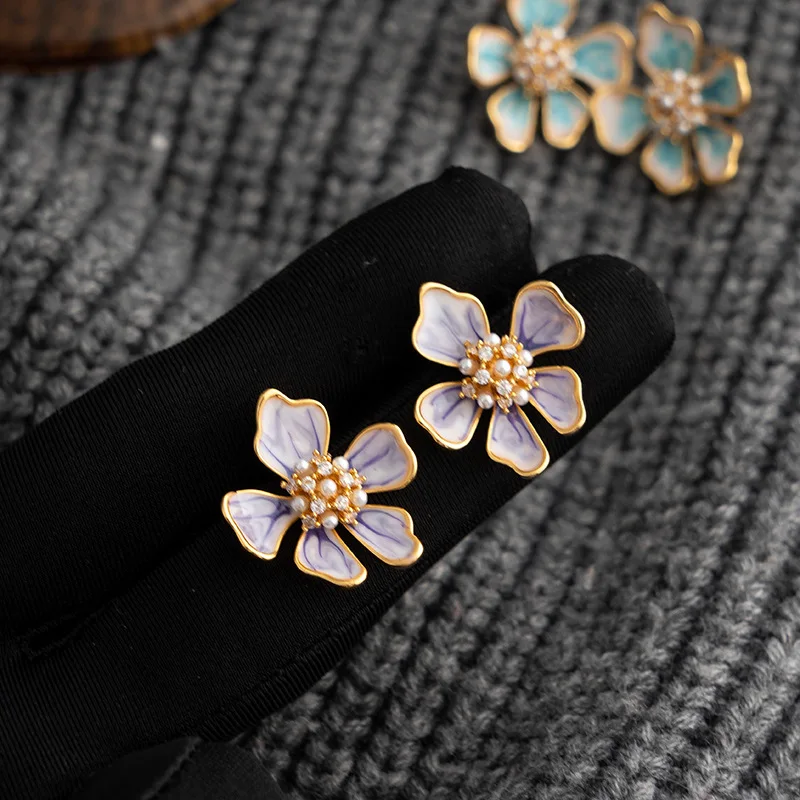 أقراط على شكل زهرة من اللؤلؤ الطبيعي للنساء أقراط بتصميم عتيق ومتخصص إكسسوارات أذن على الطراز الصيني الجديد