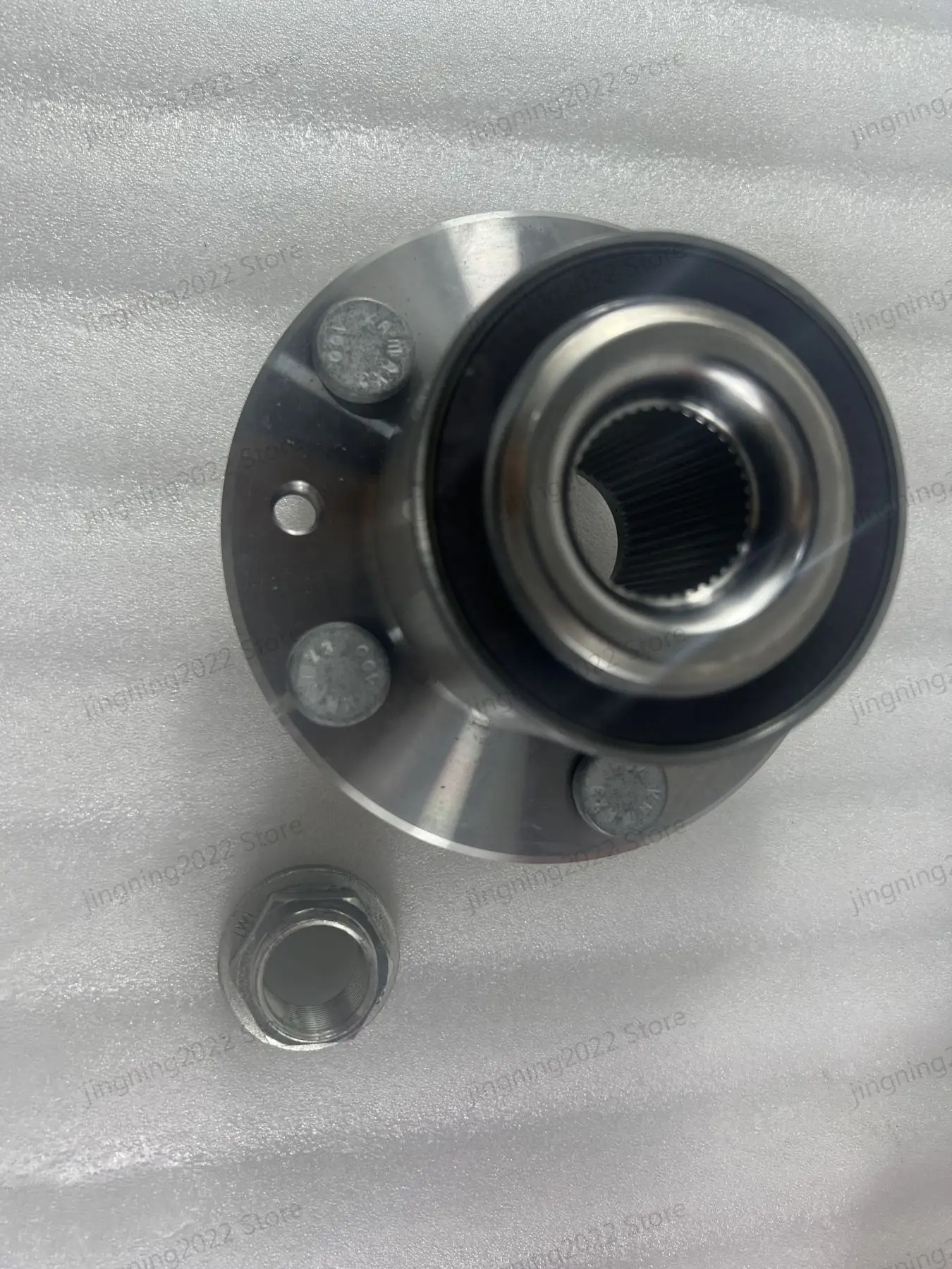 Land Rover front wheel bearing hub is suitable for Land Rover Freelander 2 L359, including front wheel bearing LR003157