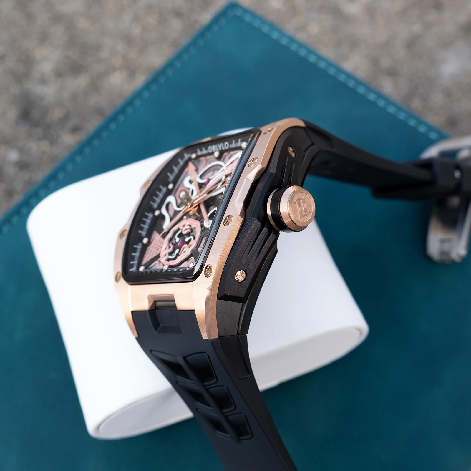 OBLVLO رجل ارتفع الذهب تونيو إطار مجوف ساعة أوتوماتيكية حركة ميوتا مقاوم للماء الياقوت الاصطناعي كريستال شريط مطاطي ZM