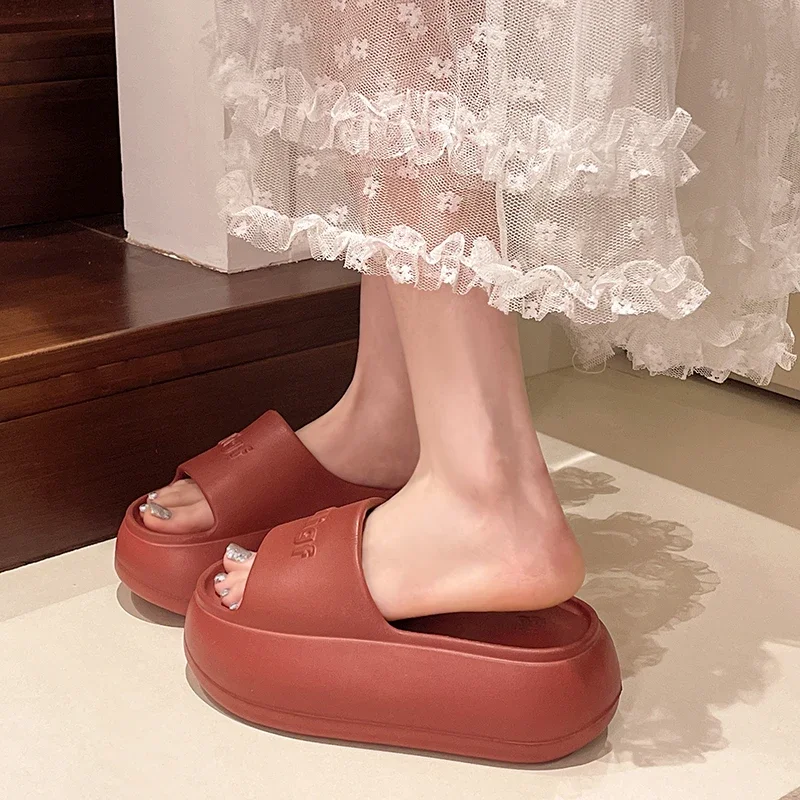 Женские тапочки, увеличивающие рост, 35–40, новые студенческие нескользящие легкие сандалии с толстой подошвой, сотня с пляжной обувью