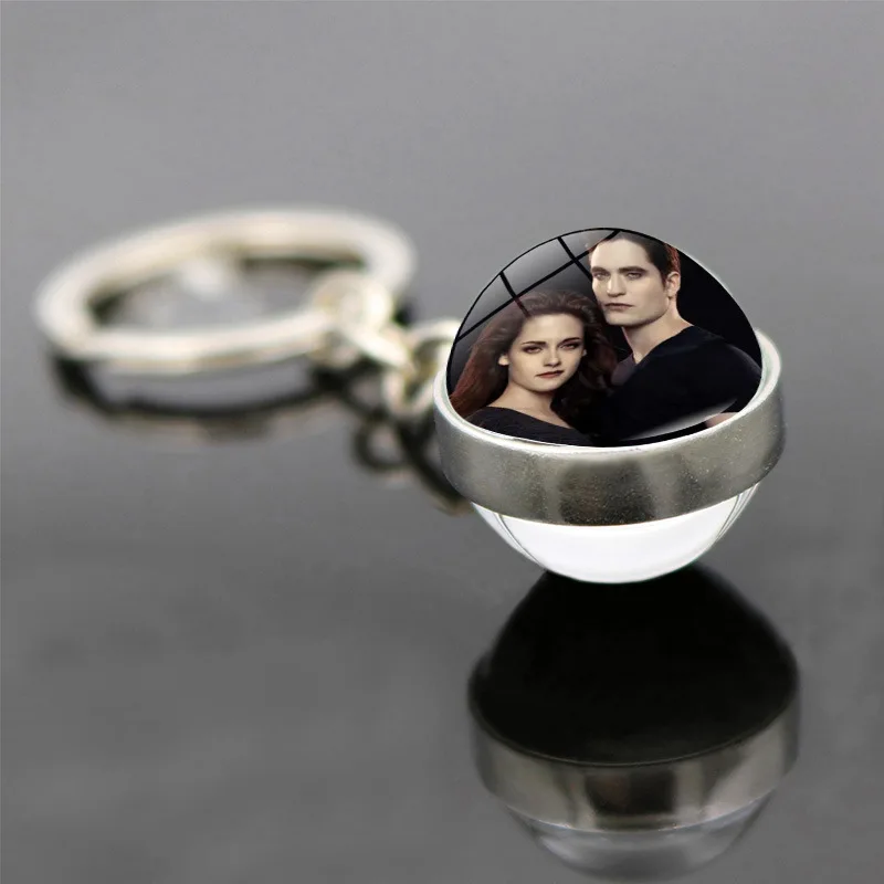 New Twilight Jewelry Double Sided Keychain Bella Edward Jacob Renesmee Movie Character Glass Ball Pendant Key Chain for Couple