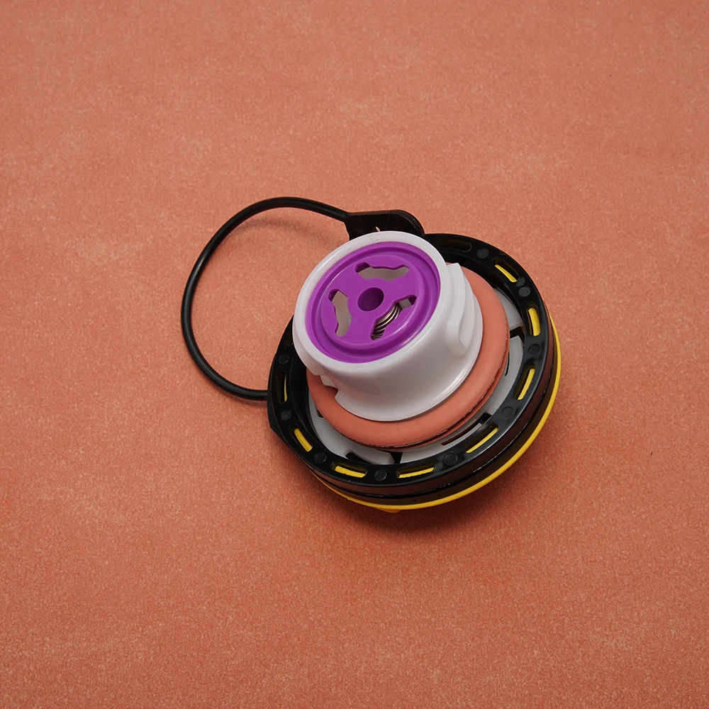 LR053666 Fuel Gas Tank Filler Cap for Land Rover LR3 LR4 Discovery 3 4 5 Range Rover Evoque Range Rover Sport Diesel engine