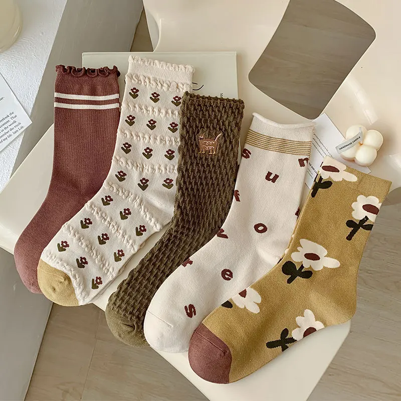 

Осенние и зимние носки средней длины, женские художественные ретро милые женские носки с вышивкой, спортивные носки в консервативном стиле для девочек