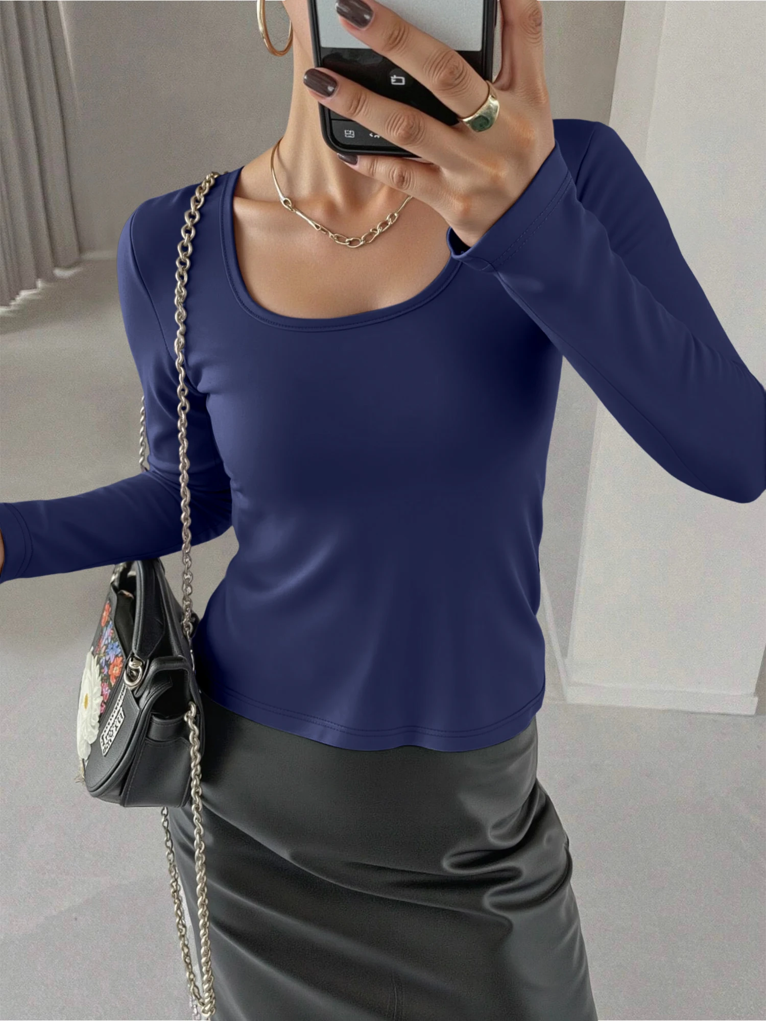 Wardrobe Staple Fitted U‑Neck Undershirt, Stretchy Long‑Sleeve Blouse for Versatile All‑Season Matching