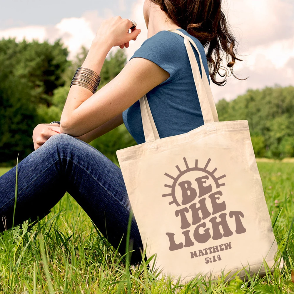 Vintage BeThe Light Tote Bag Funny Letter Printed Bible Verse Scripture Jesus Religion Women's Eco Friendly Canvas Tote Bags