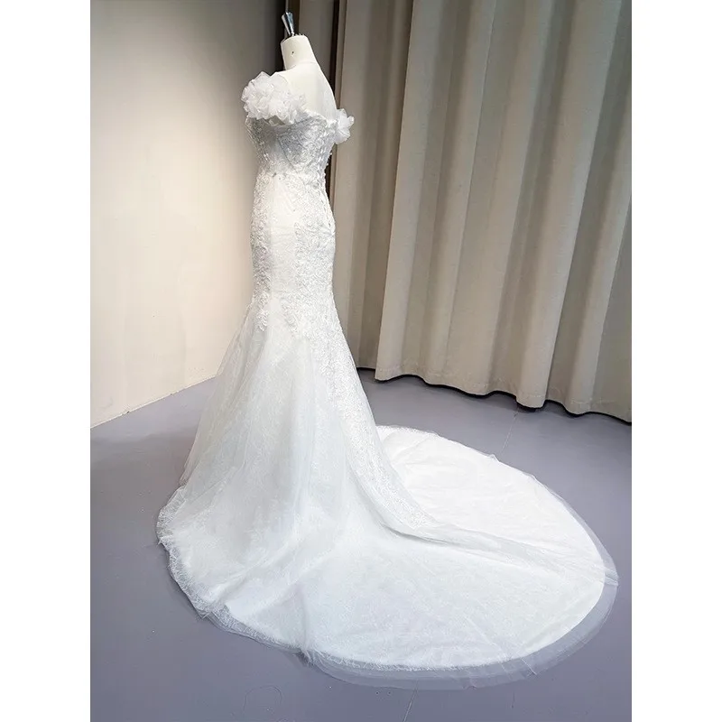 A new luxurious and heavy-duty fishtail chiffon dress with one-shoulder knot main fabric trailing lace